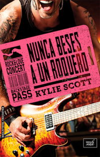 NUNCA BESES A UN ROQUERO (Stage Dive-4)