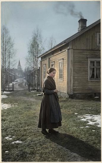 Papin tytär - Rikastettu painos Nuoren papin tyttären elämä ja yhteiskunnalliset normit 1800-luvun Suomessa: rakkaus uskonto ja perhesiteet herkällä tavalla kuvattuna - cover